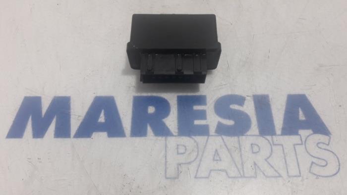Begagnade Relä Peugeot 308 (4A/C) 1.6 16V THP 150 Pris € 15,00 Marginaltabell erbjuds av Maresia Parts