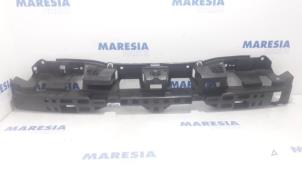 Używane Rama zderzaka tyl Peugeot 508 (8D) 2.0 Hybrid4 16V Cena € 50,00 Procedura marży oferowane przez Maresia Parts