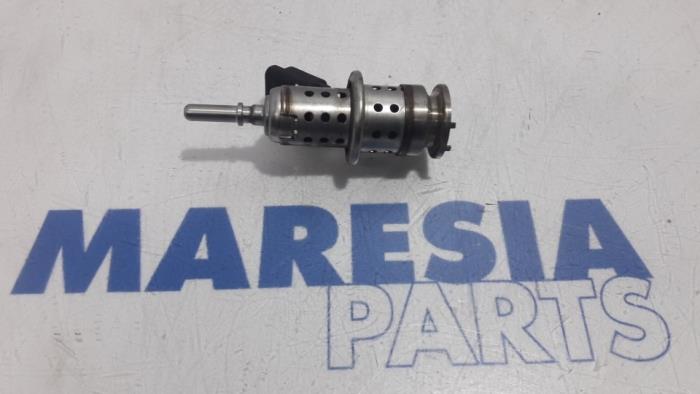 Adblue Injector from a Peugeot 2008 (CU) 1.5 BlueHDi 100 2019