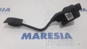Usados Sensor de posición de acelerador Peugeot 508 (8D) 2.0 Hybrid4 16V Precio € 35,00 Norma de margen ofrecido por Maresia Parts