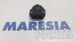 Używane Czujnik deszczu Peugeot 508 (8D) 2.0 Hybrid4 16V Cena € 20,00 Procedura marży oferowane przez Maresia Parts
