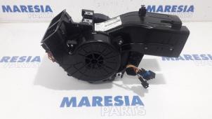 Używane Silnik wentylatora nagrzewnicy Peugeot 508 (8D) 2.0 Hybrid4 16V Cena € 60,00 Procedura marży oferowane przez Maresia Parts