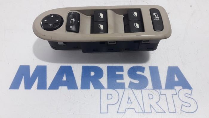Używane Przelacznik combi okienny Peugeot 508 (8D) 2.0 Hybrid4 16V Cena € 60,00 Procedura marży oferowane przez Maresia Parts