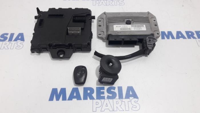Used Engine management computer Renault Kangoo/Grand Kangoo (KW) 1.6 16V Price € 262,50 Margin scheme offered by Maresia Parts