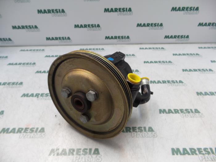 Usagé Pompe de direction Fiat Doblo (223A/119) 1.6 16V Prix € 85,00 Règlement à la marge proposé par Maresia Parts