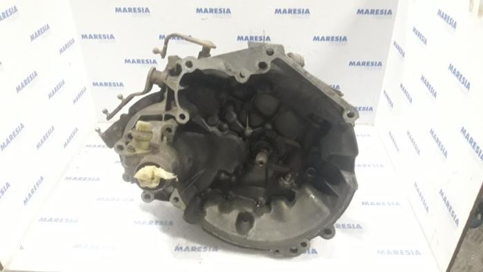 Usagé Boîte de vitesse Peugeot Partner 1.8 D Prix € 254,10 Prix TTC proposé par Maresia Parts