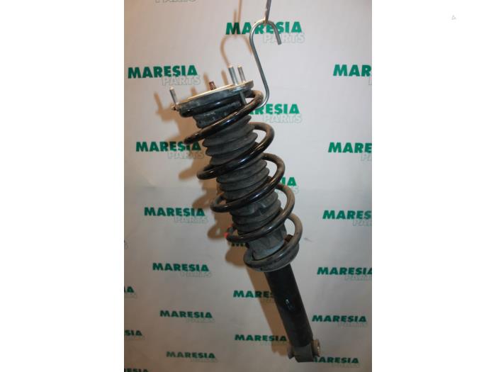 Front shock absorber rod, right from a Peugeot 407 SW (6E) 2.0 HDiF 16V 2006