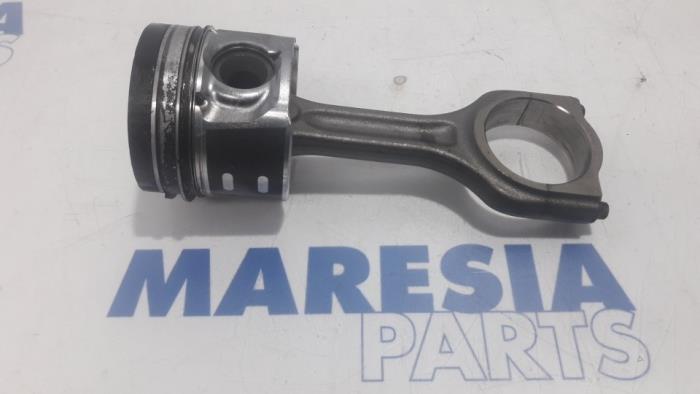 Usados Pistón Citroen Berlingo Cinqspace, Multispace 1.6 BlueHDI 75 Precio € 60,50 IVA incluido ofrecido por Maresia Parts