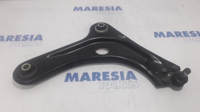 Front lower wishbone, right from a Peugeot 2008 (CU) 1.5 BlueHDi 100 2019