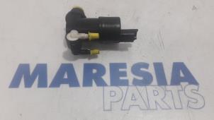 Used Windscreen washer pump Peugeot 2008 (CU) 1.5 BlueHDi 100 Price € 10,00 Margin scheme offered by Maresia Parts