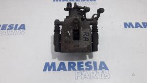 Używane Zacisk hamulcowy prawy tyl Peugeot 508 (8D) 2.0 Hybrid4 16V Cena € 24,95 Procedura marży oferowane przez Maresia Parts