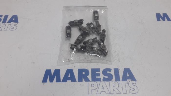 Begagnade Vipparm Fiat Doblo (263) 1.3 D Multijet Pris € 60,50 Inklusive moms erbjuds av Maresia Parts