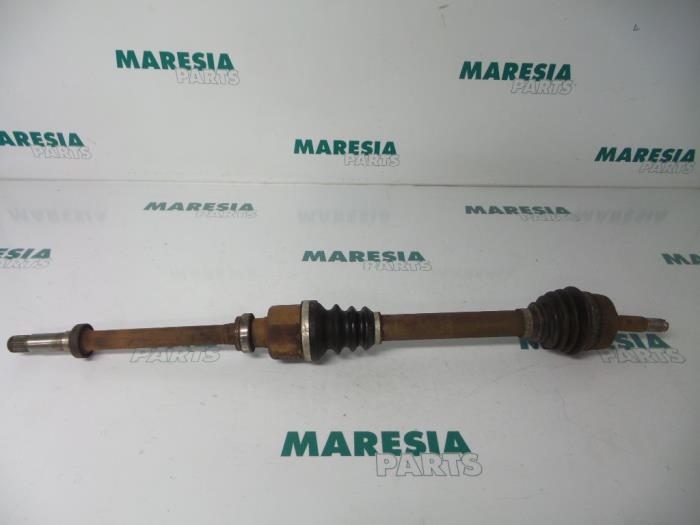 Gebrauchte Antriebswelle rechts vorne Peugeot 206 (2A/C/H/J/S) 1.4 XR,XS,XT,Gentry Preis € 40,00 Margenregelung angeboten von Maresia Parts