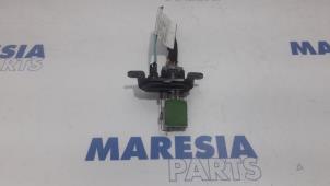 Used Heater resistor Opel Movano 2.3 CDTi 16V FWD Price € 25,00 Margin scheme offered by Maresia Parts