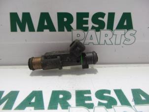 Usagé Injecteur (injection essence) Peugeot 406 (8B) 1.8 16V Prix € 25,00 Règlement à la marge proposé par Maresia Parts