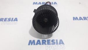 Usagé Moteur de ventilation chauffage Peugeot 508 (8D) 2.0 Hybrid4 16V Prix € 60,00 Règlement à la marge proposé par Maresia Parts
