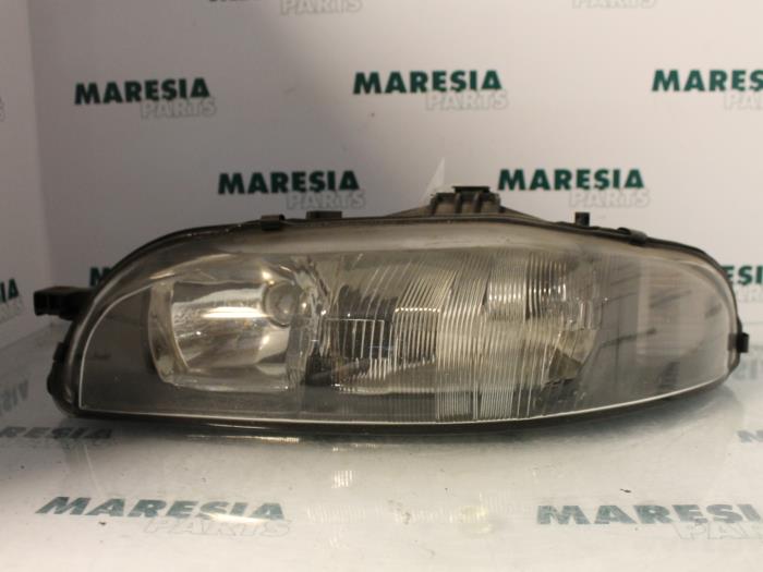 Używane Reflektor lewy Fiat Marea (185AX) 1.6 SX,ELX 16V Cena € 35,00 Procedura marży oferowane przez Maresia Parts