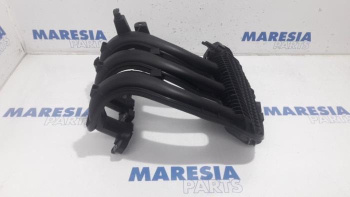 Begagnade Insugsrör Peugeot 208 I (CA/CC/CK/CL) 1.0 Vti 12V PureTech Pris € 90,00 Marginaltabell erbjuds av Maresia Parts