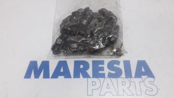 Begagnade Vipparm Fiat Doblo Cargo (263) 1.3 MJ 16V DPF Euro 5 Pris € 60,50 Inklusive moms erbjuds av Maresia Parts
