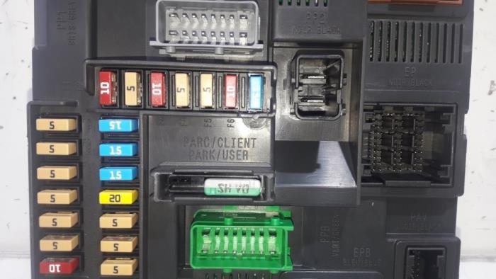 Engine management computer from a Peugeot 2008 (CU) 1.2 Vti 12V PureTech 82 2017