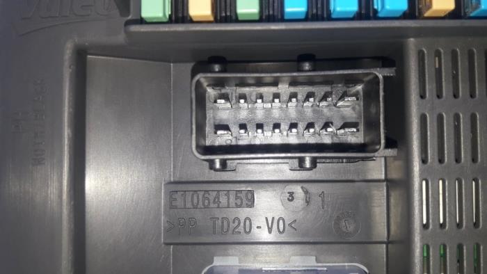 Engine management computer from a Peugeot 2008 (CU) 1.2 Vti 12V PureTech 82 2017