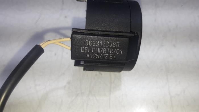 Engine management computer from a Peugeot 2008 (CU) 1.2 Vti 12V PureTech 82 2017