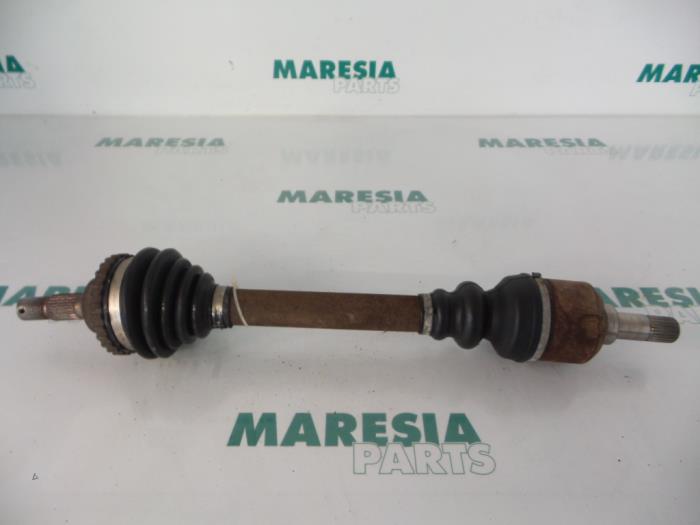 Front drive shaft, left from a Peugeot 406 (8B) 1.9 dt 1997