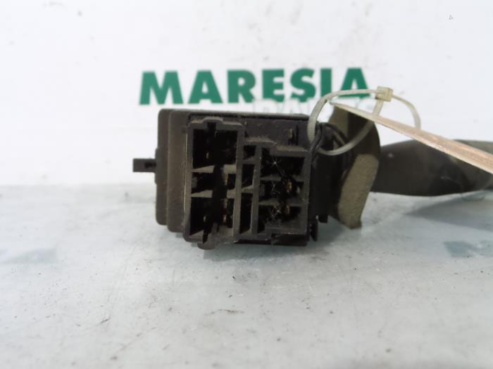 Indicator switch from a Fiat Scudo (220Z) 1.9 TD 2000