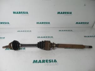 Usagé Arbre de transmission avant droit Alfa Romeo 147 (937) 1.6 Twin Spark 16V Prix € 50,00 Règlement à la marge proposé par Maresia Parts