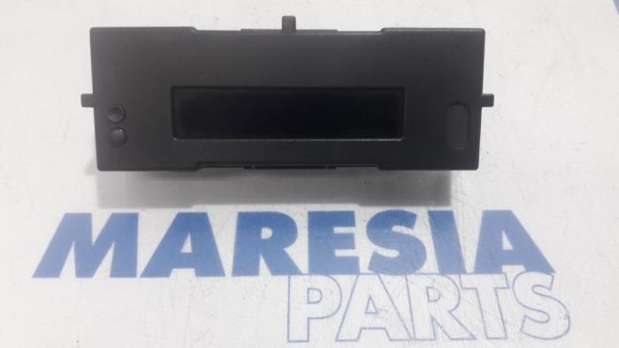 Begagnade Innerdisplay Renault Kangoo Express (FW) 1.5 dCi 70 Pris € 36,30 Inklusive moms erbjuds av Maresia Parts