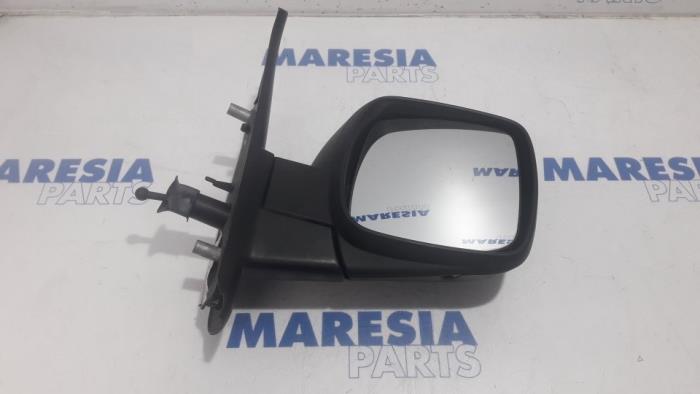 Usados Retrovisor externo derecha Renault Kangoo Express (FW) 1.5 dCi 70 Precio € 42,35 IVA incluido ofrecido por Maresia Parts
