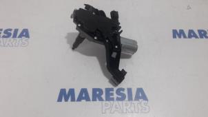 Usagé Moteur essuie-glace arrière Peugeot 207/207+ (WA/WC/WM) 1.4 16V Prix € 35,00 Règlement à la marge proposé par Maresia Parts