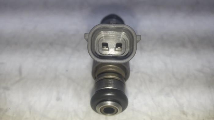 Injector (petrol injection) from a Peugeot 207/207+ (WA/WC/WM) 1.4 16V 2006