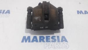 Usagé Etrier de frein avant droit Peugeot 207/207+ (WA/WC/WM) 1.4 16V Prix € 13,99 Règlement à la marge proposé par Maresia Parts