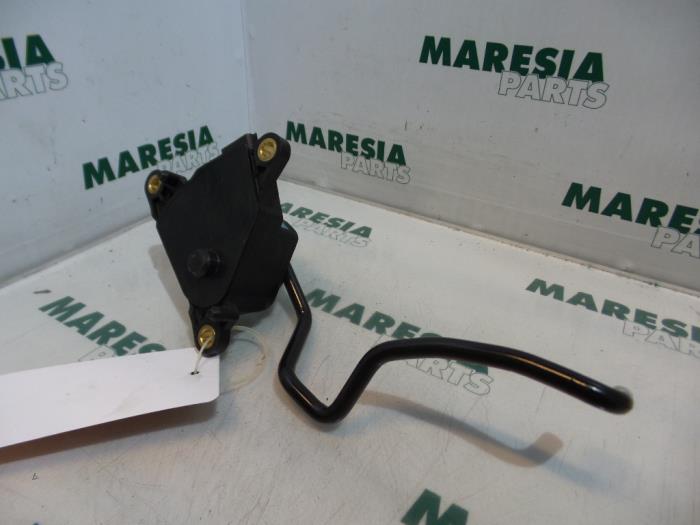 Gebrauchte Gaspedalposition Sensor Renault Clio III (BR/CR) 1.4 16V Preis € 29,95 Margenregelung angeboten von Maresia Parts