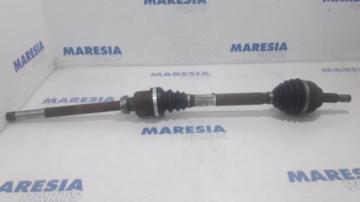 Front drive shaft, right from a Peugeot 508 (8D) 1.6 HDiF 16V 2011