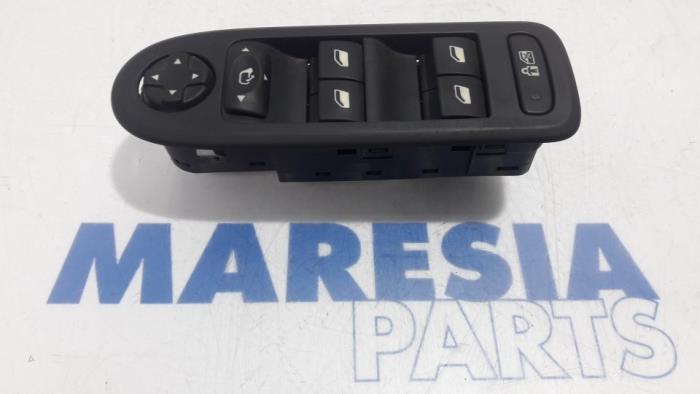 Usados Interruptor combinado de ventanillas Peugeot 508 (8D) 1.6 HDiF 16V Precio € 50,00 Norma de margen ofrecido por Maresia Parts