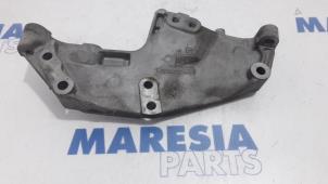 Used Engine mount Renault Trafic New (FL) 2.0 dCi 16V 115 Price € 60,50 Inclusive VAT offered by Maresia Parts