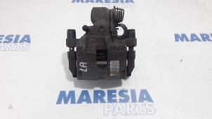 Używane Zacisk hamulcowy lewy tyl Peugeot 508 (8D) 1.6 HDiF 16V Cena € 50,00 Procedura marży oferowane przez Maresia Parts