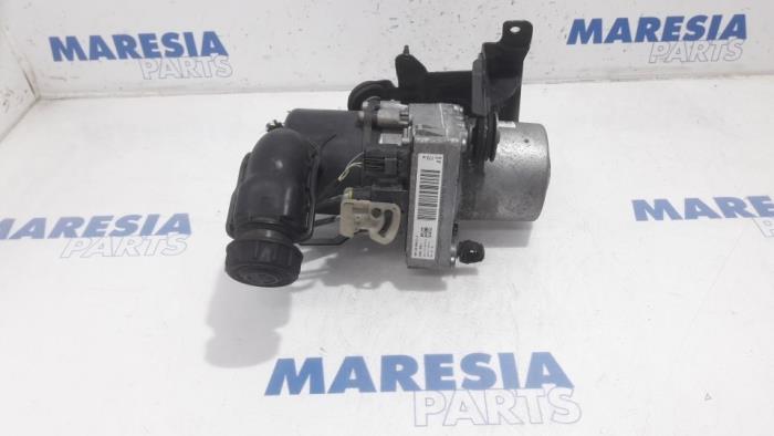 Usagé Pompe de direction Peugeot 508 (8D) 1.6 HDiF 16V Prix € 288,75 Règlement à la marge proposé par Maresia Parts