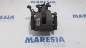 Używane Zacisk hamulcowy lewy tyl Peugeot 508 (8D) 2.0 Hybrid4 16V Cena € 24,95 Procedura marży oferowane przez Maresia Parts