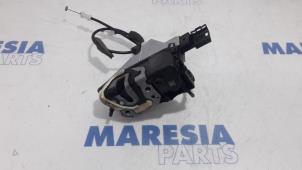 Używane Mechanizm blokady drzwi lewych tylnych wersja 4-drzwiowa Peugeot 508 (8D) 2.0 Hybrid4 16V Cena € 45,00 Procedura marży oferowane przez Maresia Parts