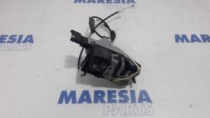 Usagé Serrure portière mécanique 4portes arrière droite Peugeot 508 (8D) 2.0 Hybrid4 16V Prix € 45,00 Règlement à la marge proposé par Maresia Parts