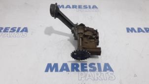 Used Oil pump Renault Megane II Grandtour (KM) 1.6 16V Price € 50,00 Margin scheme offered by Maresia Parts