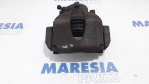 Usagé Etrier de frein avant droit Renault Espace (JK) 2.0 16V Turbo Prix € 50,00 Règlement à la marge proposé par Maresia Parts
