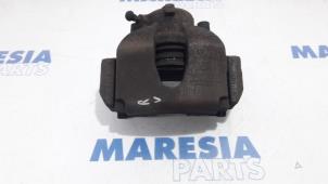 Usados Pinza de freno derecha delante Renault Espace (JK) 2.0 16V Turbo Precio € 50,00 Norma de margen ofrecido por Maresia Parts