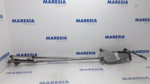 Used Wiper mechanism Renault Espace (JK) 2.0 16V Turbo Price € 50,00 Margin scheme offered by Maresia Parts