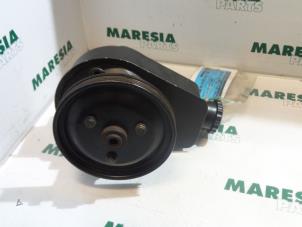 Used Power steering pump Renault Megane Scénic (JA) 1.6 RT Price € 75,00 Margin scheme offered by Maresia Parts