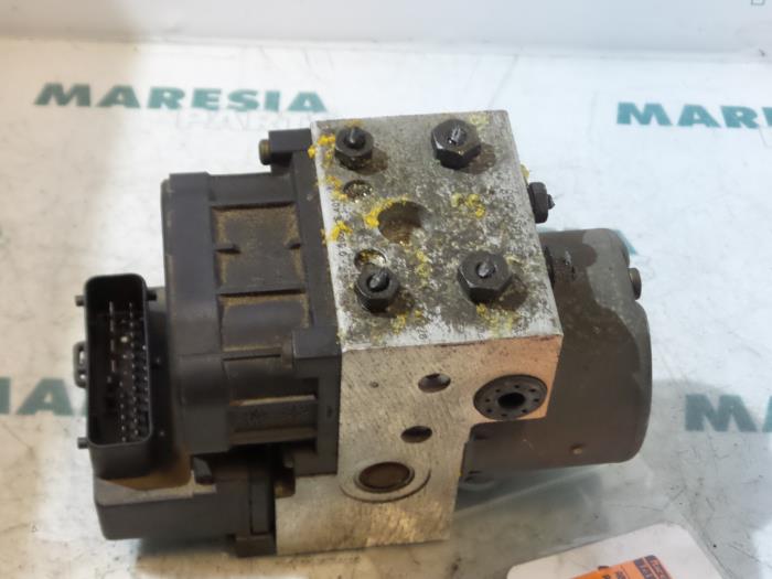 Usagé Bloc ABS Alfa Romeo 156 (932) 1.8 Twin Spark 16V Prix € 45,00 Règlement à la marge proposé par Maresia Parts