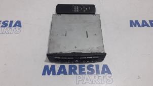 Usagé Radio/Lecteur CD Renault Espace (JK) 2.0 16V Turbo Prix € 157,50 Règlement à la marge proposé par Maresia Parts